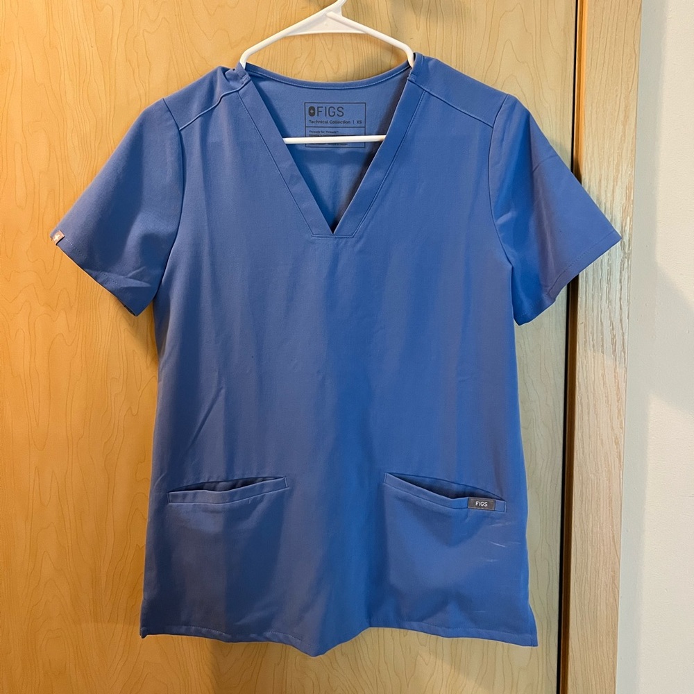 Figs Casma 3 Pocket Scrub Top